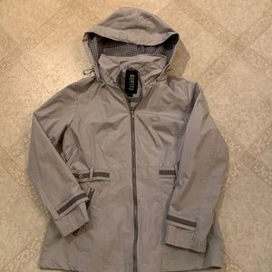 Women’s raincoat, size L. EUC
